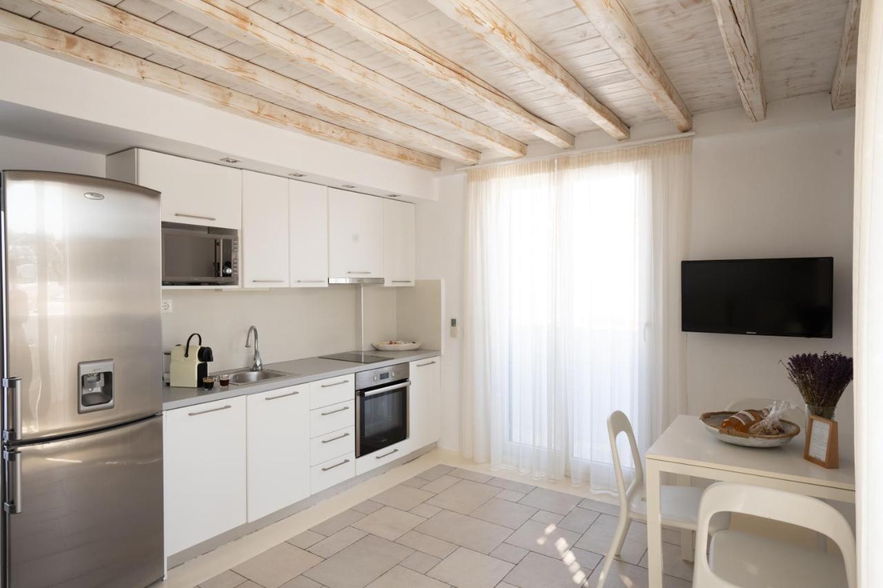 Blue, White And Grey Suites 오르노스 외부 사진