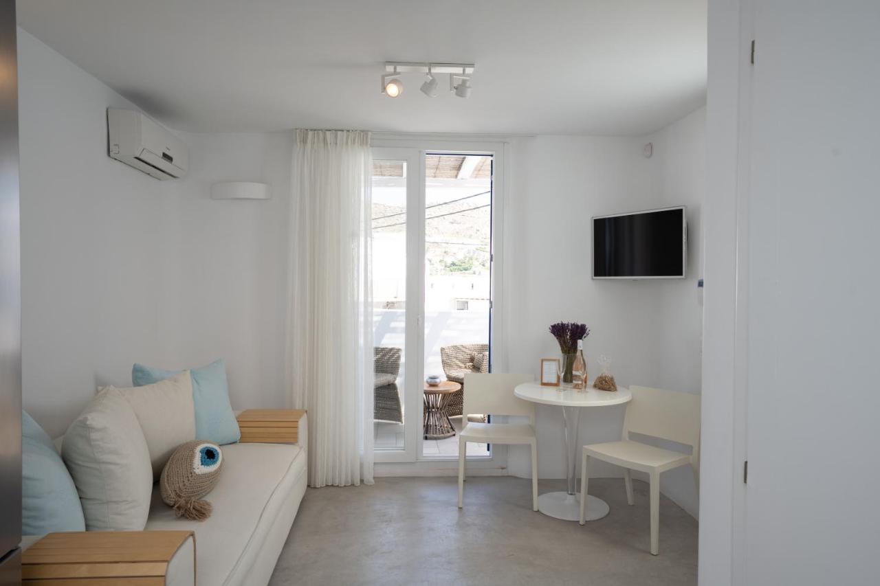 Blue, White And Grey Suites 오르노스 외부 사진