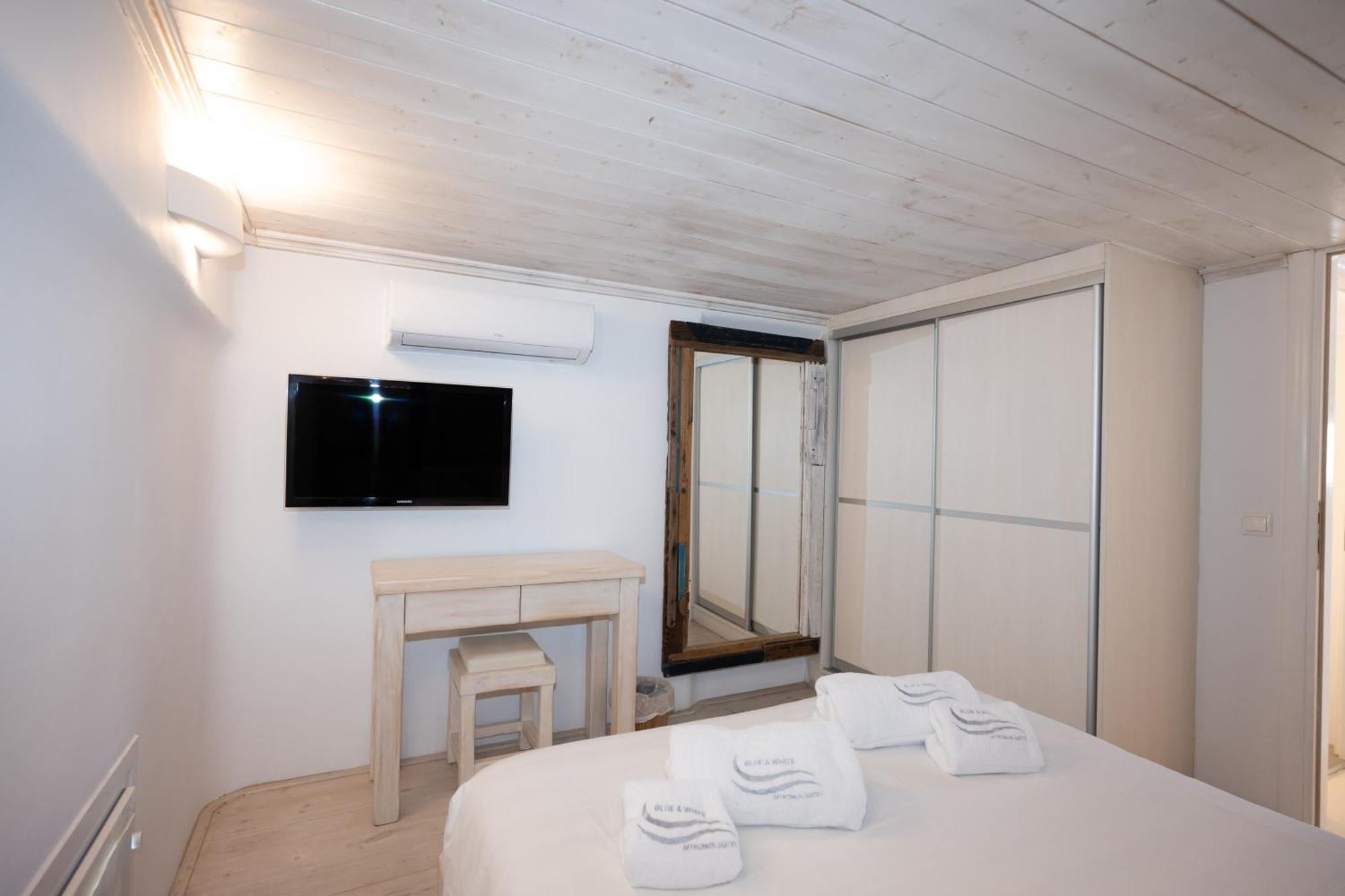 Blue, White And Grey Suites 오르노스 외부 사진
